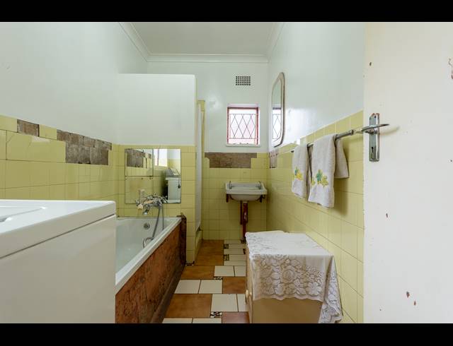 3 BEDROOM FREEHOLD FOR SALE IN DINWIDDIE